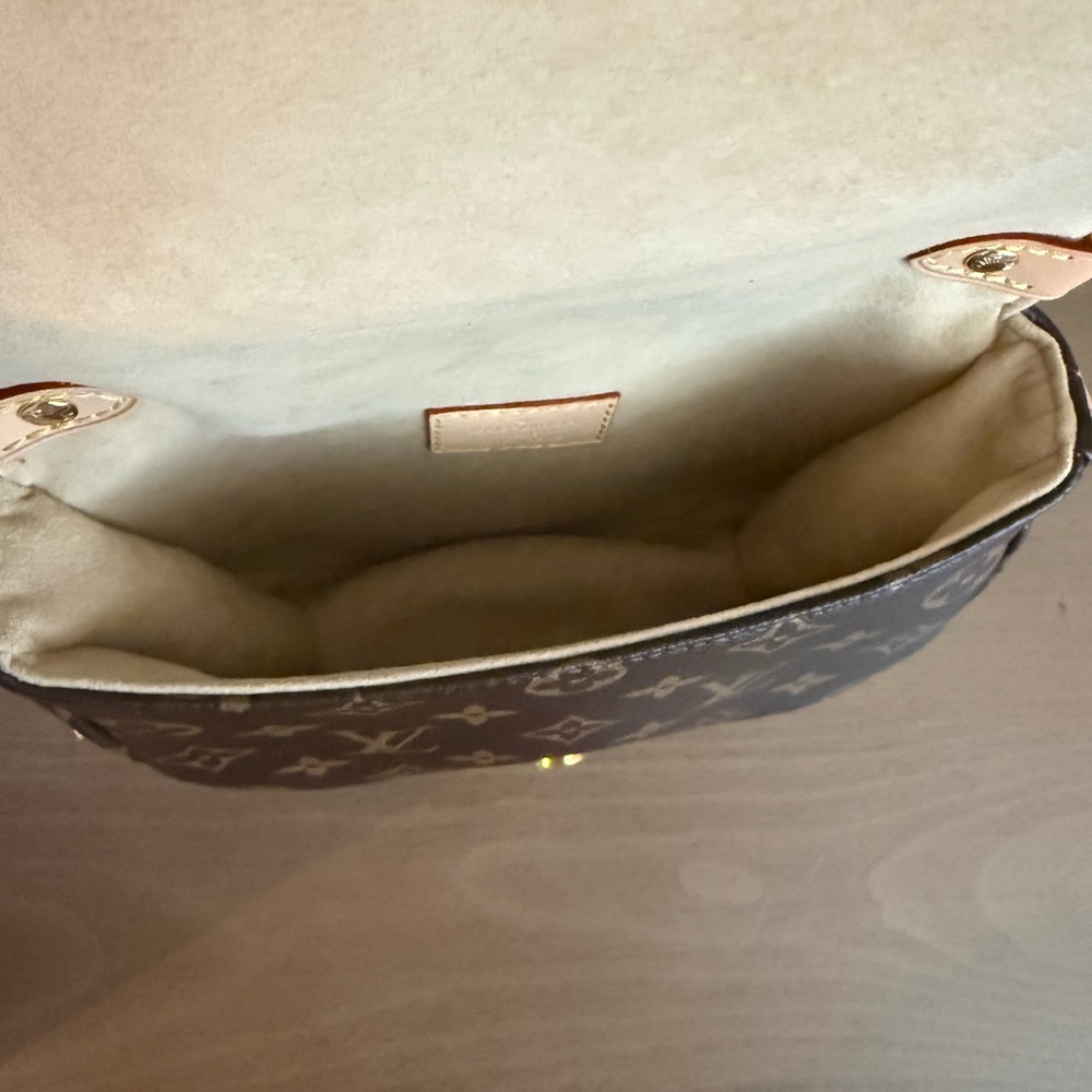 Louis Vuitton Saumur BB - Picture 6 of 16